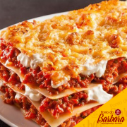 Lasanhas: Bolonhesa - Lasanha Média (Ingredientes: Carne Moída, Massa, Molho, Presunto, Queijo)