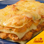 Lasanhas: Camarão - Lasanha Média (Ingredientes: Camarão, Massa, Molho, Queijo)