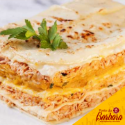 Lasanhas: Frango - Lasanha Média (Ingredientes: Frango, Massa, Molho, Presunto, Queijo)