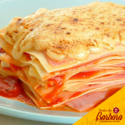 Lasanhas: Queijo e Presunto - Lasanha Média (Ingredientes: Massa, Molho, Presunto, Queijo)