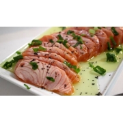 Sashimi: SASHIMI DE SALMÃO MAÇARICADO TRUFADO - sashimi de salmão maçaricado, flor de sal , azeite trufado e cebolinha e gergelin moido .. 8 uni.