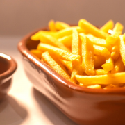 Petisco: Batata Frita do Rei (1/2 Porção, 200 g). - Acompanhamento: molho especial.