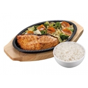 Teppan: TEPAN DE SALMÃO legumes e arroz - Prato Quente (Ingredientes: gohan arroz temperado, legumes, salmão 100 gramas)