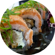 Uramaki: Uramaki Salmão Sake - 05 Unds - Alga, Arroz, kani, Cream Cheese, Cebolinha, Enrolado e Salmão Envolto