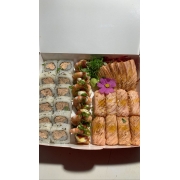 Combinados: 14 - Combinado Ten ( 32 uni ) - 6 sashimis maçaricados, 10 uramakis filadelfia, 6 joy maçaricado Ebi, 8 Niguiri salmão maçaricado