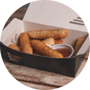 Entrada: Palitos Mussarela com geléia de abacaxi com pimenta - 08 unidades (aprox 165g) de palitos de mussarela empanadas, acompanhados da nossa geléia de abacaxi com pimenta.
