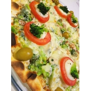 Tradicionais: 07 - Brocolis - Pizza Grande (Ingredientes: Alho Desidratado, Azeitona Verde, Bacon, Brócolis, Molho de Tomate, Mussarela, Tomate)