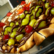 Doces: 62-Uva verde com ganache - Pizza Grande (Ingredientes: Cereja, Ganache, Uva Verde)