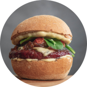 Hambúrguers: Charlotte - Hambúrguer (Ingredientes: Burger Defumado 160g, Cebola Caramelizada, Maionese da Casa, pão crocante, Queijo Gorgonzola, Rúcula, Tomate Confit)