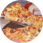 Sabores da galera!: Pizza da Pitica - Pizza Grande (Ingredientes: Bacon, Catupiry, Frango, Molho de tomate, Mussarela, Orégano, Parmesão, Provolone)