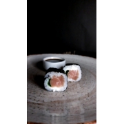 Makimono: Tunamaki (10 UNIDADES) - Arroz, cream cheese, atum enrolado em alga marinha