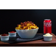 Porções: Batata Frita com Cheddar e Bacon Média - Aproximadamente 300 gr batata frita, com cheddar e bacon.