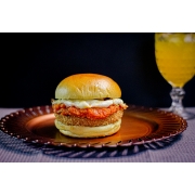 Hambúrguers: King Burguer Parmegiana - Hambúrguer (Ingredientes: Hambúrguer 180grdefumado empanado, Mix de queijo derretido, Molho de Tomate com especiarias da casa, Pão de Brioche)