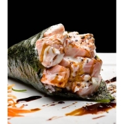 Temakis: TEMAKI SALMÃO EM CUBOS GRELHADO - Temaki Tradicional (Ingredientes: Salmão Grelhado)