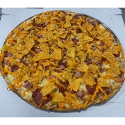 Tradicional: Nachos - Pizza Grande (Ingredientes: Bacon, Calabresa Fatiada, Cheddar, DORITOS, Mussarela)