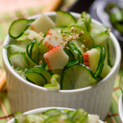 Entradas: Sunomono - Salada de Pepino Com Kani e Gergelim no Tempero Japonês