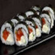 Makimono: Makimono Filadélfia (08 Peças) - Arroz, Salmão, Cream Cheese e Cebolinha Enrolados na Alga
