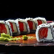 Makimono: Uramaki Filadélfia - Salmão, Cream Cheese, Cebolinha