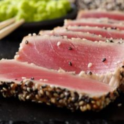 Sashimi (05 Unidades): Sashimi Atum Selado (05 Unidades) - Com Gergelim Torrado