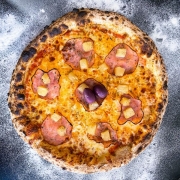 Clássicas: 11 - Havaiana - Pizza Grande (8 Fatias 35cm) (Ingredientes: Abacaxi, Lombo Canadense, Molho de Tomate Italiano, Muçarela, Orégano)