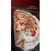 Salgadas: 350 - Quatro Queijos - Calzone Grande (Ingredientes: Mussarela, Requeijão Scala, Provolone, Parmesão)