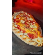 Salgadas: 308 - Baiana - Calzone Grande (Ingredientes: Calabresa moída, Cebola, Ovo, Pimenta)