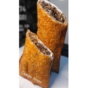 Pastéis Especiais: Pastel Campo Limpo - Pasteis (Ingredientes: Carne moída temperada, Mussarela, Cebola, Cream cheese)