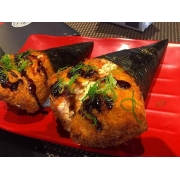 Temakis: TEMAKI HOT EM DOBRO 2 - Temaki Tradicional (Ingredientes: Cebolinha, Cream Cheese, Empanado e Frito, Gergelim, Molho Tarê, Salmão Grelhado)