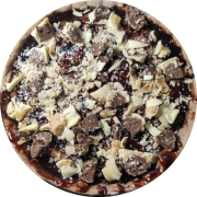 Doces: Ouro Branco - Pizza Individual (Ingredientes: Ganache de Chocolate Meio Amargo, Bombom Ouro Branco, Leite Condensado)