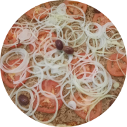 Tradicionais: Atum - Pizza Grande 35cm (Ingredientes: Atum, Azeitona Preta, Cebola, Molho de tomate caseiro, Orégano, Tomate em rodelas)