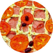 Tradicionais: Lombo Canadense - Pizza Grande 35cm (Ingredientes: Azeitona Preta, Catupiry, Lombo Canadense, Molho de tomate caseiro, Orégano, Tomate)