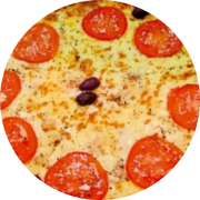 Tradicionais: Napolitana - Pizza Grande 35cm (Ingredientes: Azeitona Preta, Molho de tomate caseiro, Mussarela, Orégano, Parmesão Ralado, Tomate em rodelas)