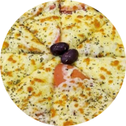 Tradicionais: Toscana - Pizza Grande 35cm (Ingredientes: Azeitona Preta, Calabresa Moída, Molho de tomate caseiro, Mussarela, Orégano, Tomate em rodelas)