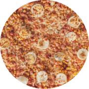 Tradicionais: 04.Americana - Pizza Broto (Ingredientes: Calabresa Fatiada, Cebola, Molho Artesanal, Mussarela, Orégano, Ovos, Tiras de Bacon)
