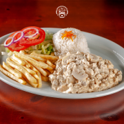 ALMOÇO PRIME: Marmita Strogonoff de Frango - Almoço Executivo Prime (Ingredientes: Arroz, fritas, salada, strogonoff de frango flambado no conhaque)