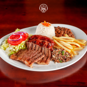 ALMOÇO PRIME: Marmita Churrasco - Almoço Executivo Prime (Ingredientes: Arroz, farofa crocante, feijão, filé de alcatra assado na brasa, fritas, linguiça, salada)