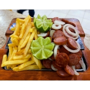 Porções: PORÇÃO DE CALABRESA ACEBOLADA C/ BATATA - Porção (Ingredientes: Porção)