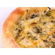 Salgada: Esfiha 4 queijos - Massa especial de esfiha recheada de mussarela, catupiry, provolone e gorgonzola