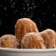 Mini Churros: Mini Churros (12und) - Churros Recheado Com Doce De Leite, Polvilhado No Mix De Canela E Açúcar