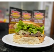 Hambúrguer: X ALCATRA ARTESANAL - Hambúrguer (Ingredientes: Alcatra, Alface, Bacon, Cebola Caramelizada, Hambúrguer Artesanal, Ketchup, Milho, Molho de Maionese Caseira, Mostarda, Ovo, Pão, Queijo, Tomate)