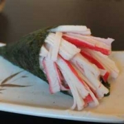 Temaki (Cone): Temaki Kani-Kama - Temaki (Ingredientes: Alga, arroz, Massa de caranguejo)
