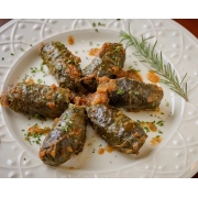 Especialidades: Charutinho de Folha de Uva (12 Unidades) - Especialidade (Ingredientes: Acompanha Pão Sirio, Arroz, Especiarias, Recheado Com Carne Moída)