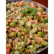 Especialidades: Tabule 200gr - Especialidade (Ingredientes: Acompanha Pão Sirio, Hortelã, Pepino, Salsinha, Tomate, Trigo de Kibe)