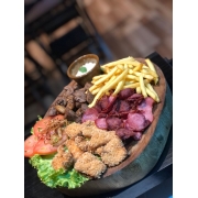Porções Fritas: Tabua mista S/Camarão - calabresa, carne de sol, isca de frango, batata frita , salada