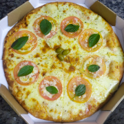 Tradicionais: 29-Marguerita - Pizza Grande (Ingredientes: Manjericão, Mussarela, Parmesão, Tomate)