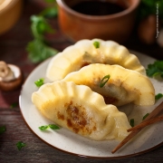 Entradas: Guioza Misto feito no vapor (10 unidades) - Pasteis de carne bovina e legumes feito no vapor