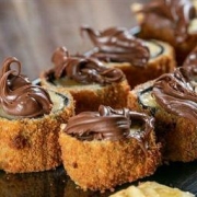 Hot Roll: Hot Japa Dimy (8 Unidades) - Enrolado na alga com manga, arroz, chocolate e cream cheese