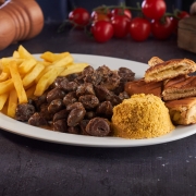 Porções: 87-Coração C/ Fritas - Porção (Ingredientes: Coração de Frango, Pãozinho e Farofa)