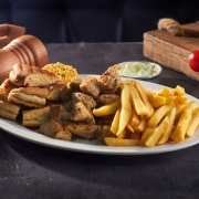 Porções: 89-Frango na Chapa C/ Fritas - Porção (Ingredientes: Frango na Chapa, Pãozinho e Farofa)