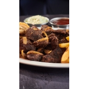 Porções: 90-Carne Bovina C/ Fritas - Porção (Ingredientes: Carne, Pãozinho e Farofa)